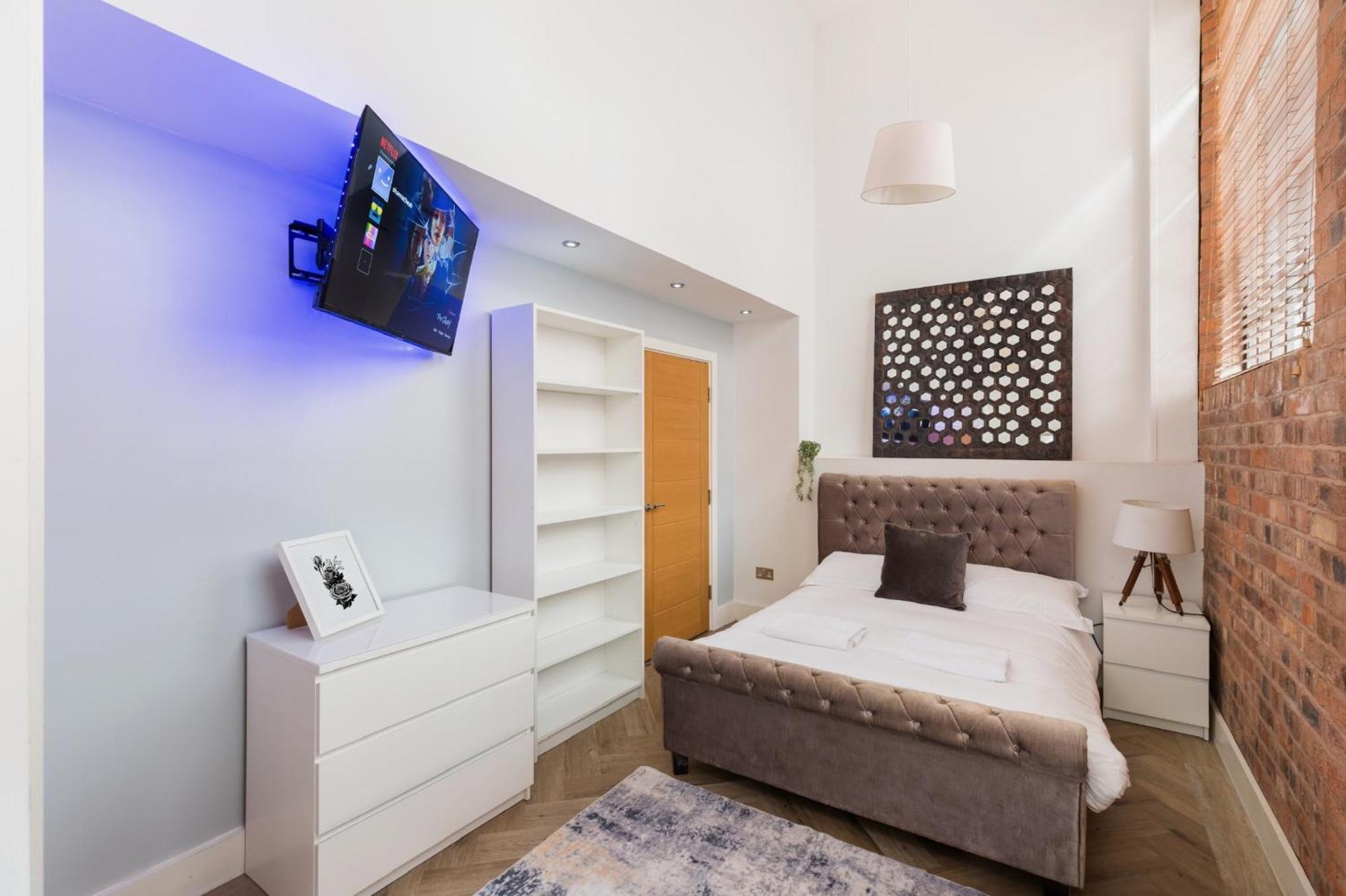 High End Luxury Townhouse In Jq, 4 Bedrooms, Flat Screen Tv In All Rooms, Free Parking, Near Birmingham City Centre Deposit Required Exterior photo