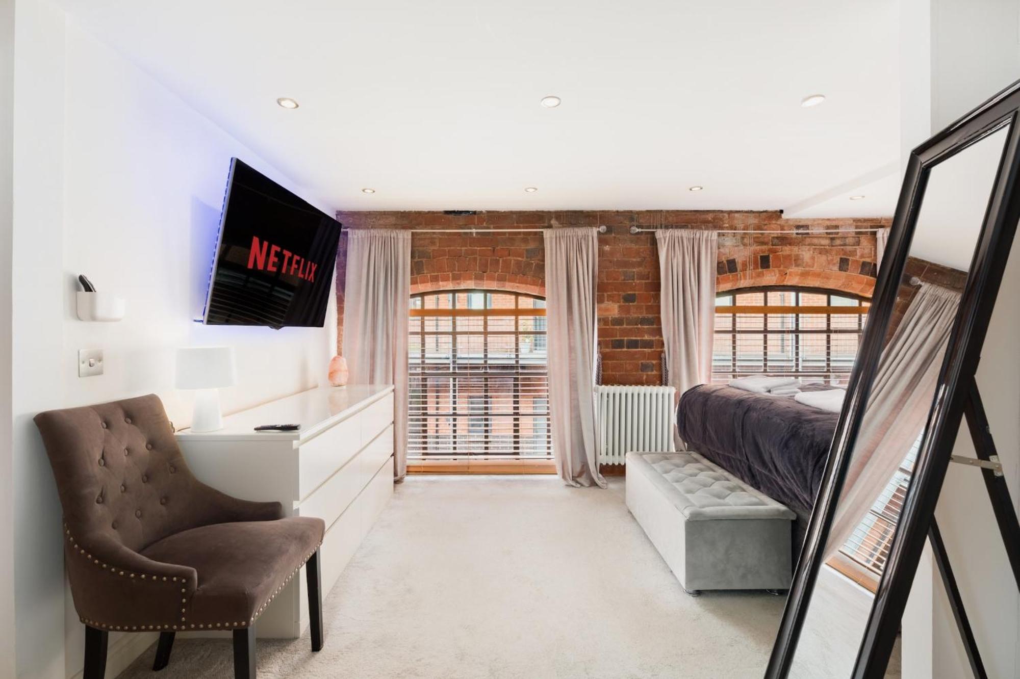 High End Luxury Townhouse In Jq, 4 Bedrooms, Flat Screen Tv In All Rooms, Free Parking, Near Birmingham City Centre Deposit Required Exterior photo